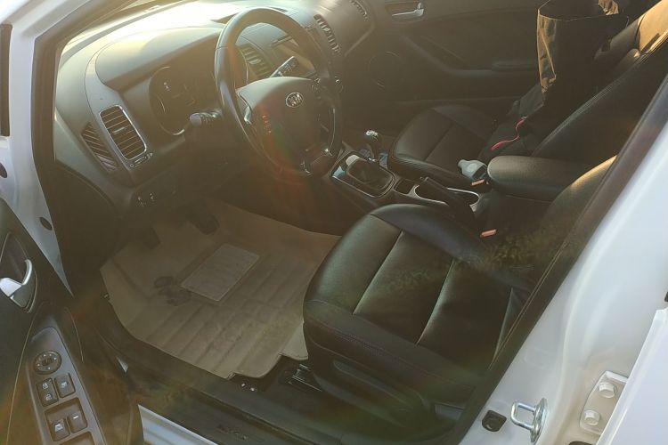 起亚K3 2016款 1.6L 手动GLS中控内饰20