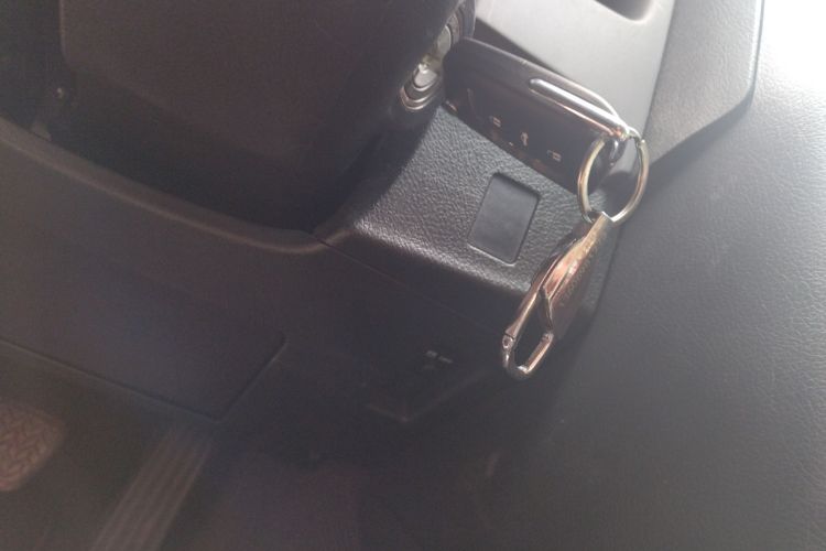 丰田 锐志 2013款 2.5V 菁锐版中控内饰11