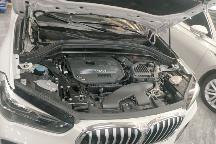 宝马X1 2020款 sDrive20Li 时尚型机舱底盘24