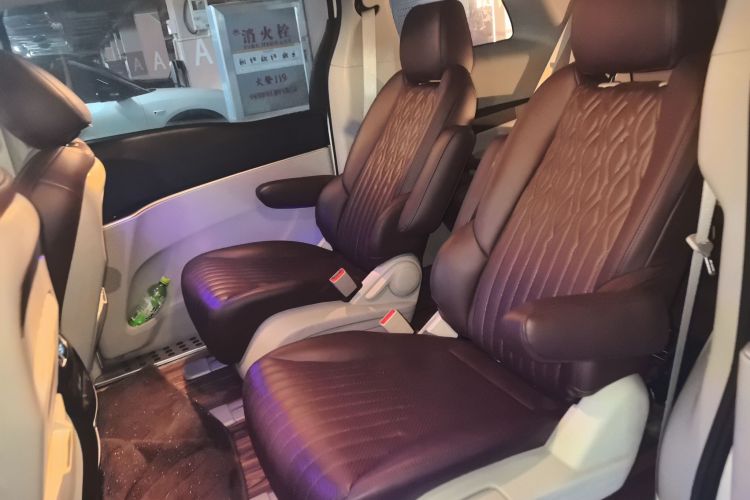 别克GL8 2021款 陆上公务舱 652T 舒适型中控内饰21