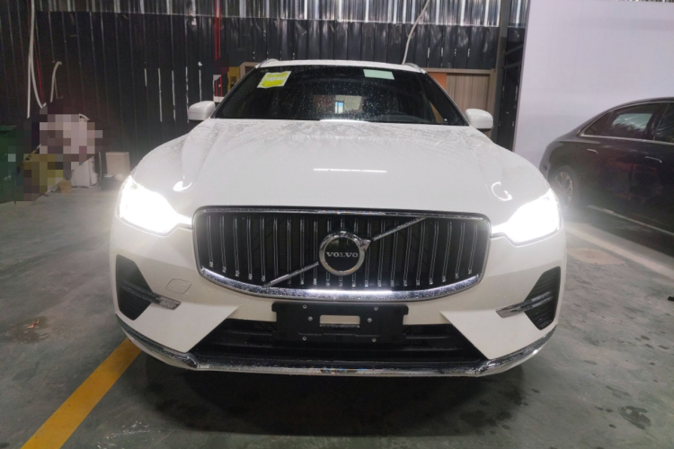 沃尔沃XC60 2025款 B5 四驱智远豪华版车身外观2