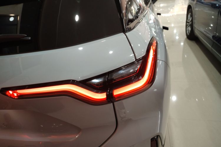 蔚来ES6 2020款 600KM 运动版车身外观9