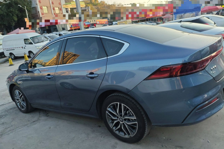 比亚迪 秦PLUS 2024款 荣耀版 EV 510KM领先型车身外观4