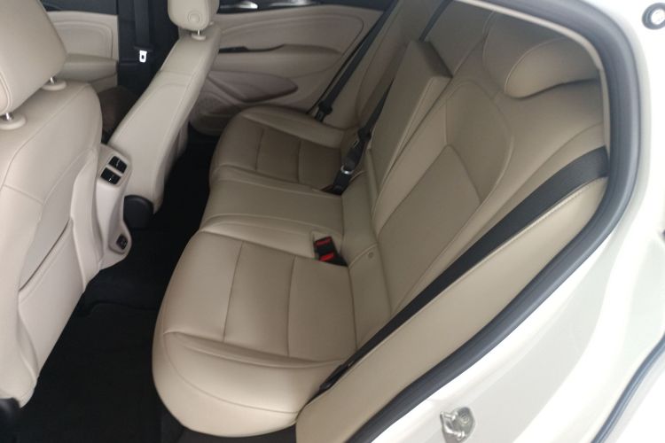 别克 君威 2020款 552T 精英型中控内饰7004