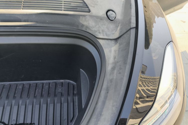 特斯拉 Model Y 2022款 改款 后轮驱动版局部细节9007