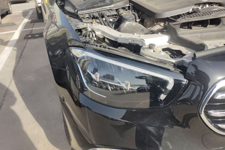 奔驰E级 2023款 改款 E 300 L 时尚型车身外观8