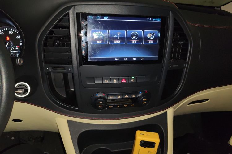 奔驰 威霆 2016款 2.0T 精英版中控内饰16