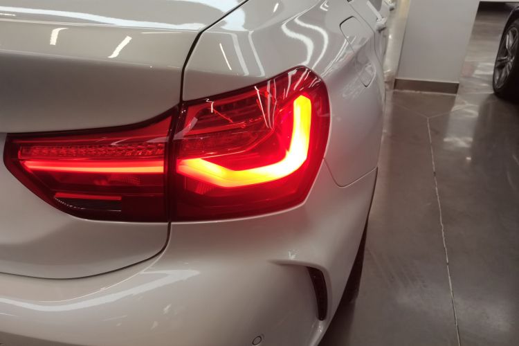 宝马1系 2022款 125i M运动曜夜版车身外观9