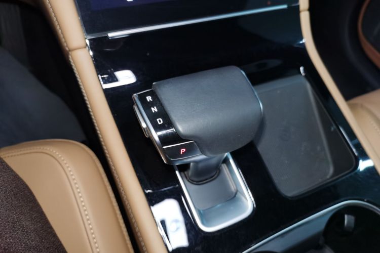 理想汽车 理想ONE 2019款 增程6座版中控内饰18