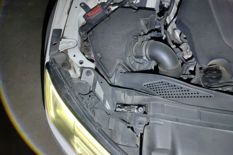 奥迪A4L 2018款 30周年年型 40 TFSI 进取型局部细节9006