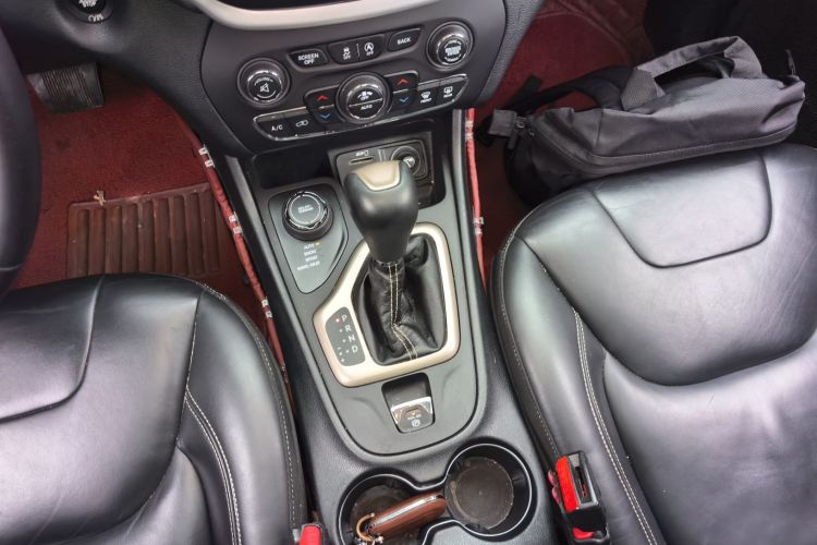 Jeep 自由光 2017款 2.4L 专业版中控内饰18