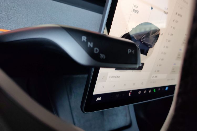 特斯拉 Model Y 2023款 长续航全轮驱动版中控内饰18