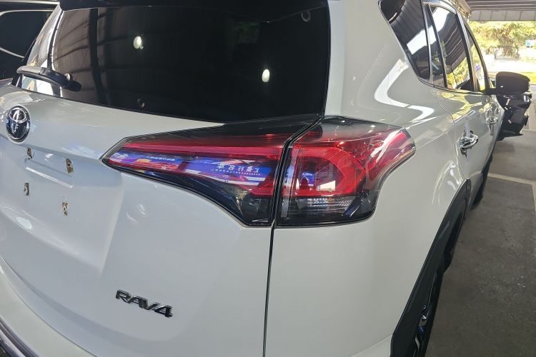 丰田 RAV4荣放 2018款 2.0L CVT两驱风尚X版车身外观9