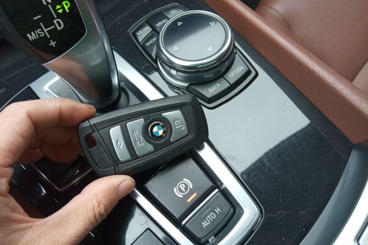 宝马5系GT 2014款 528i 领先型中控内饰7001