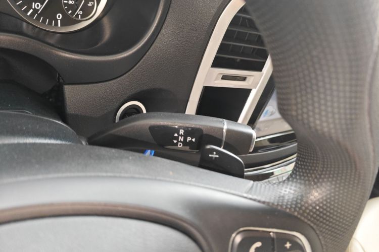 奔驰 威霆 2018款 2.0T 精英版 7座 国VI中控内饰18