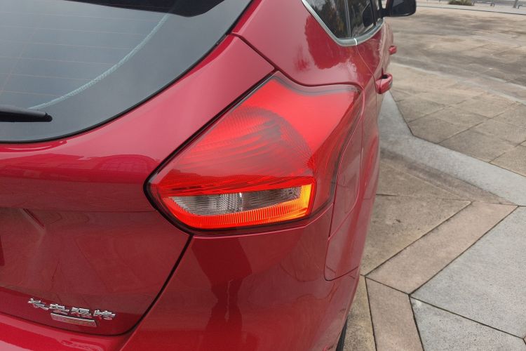 福特 福克斯 2015款 两厢 EcoBoost 180 自动运动型车身外观9