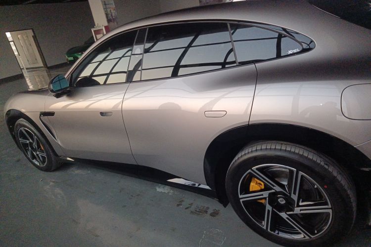 小米汽车 小米YU7 2025款 超长续航高性能四驱Max版车身外观4