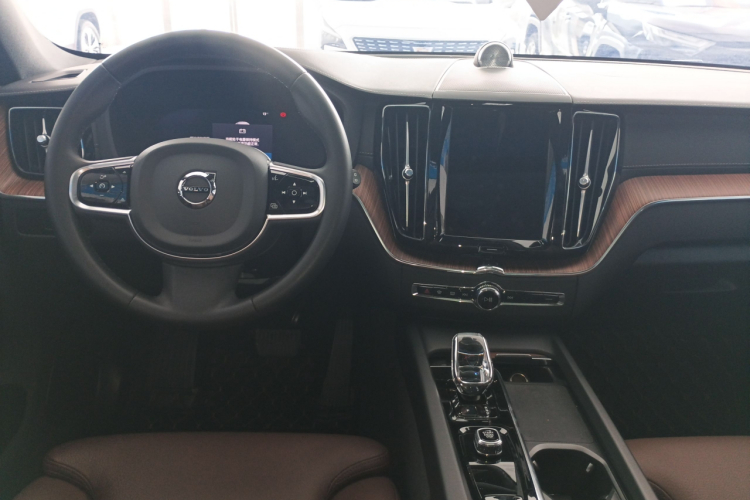 沃尔沃XC60 2025款 B5 四驱智远豪华版中控内饰12