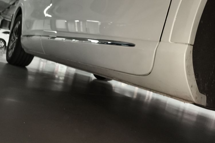 鸿蒙智行 尚界H5 2025款 增程 Max局部细节9001