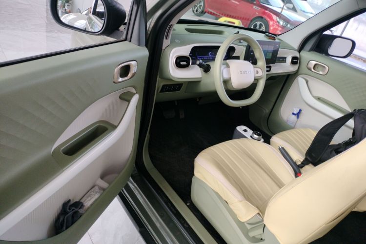 吉利银河 2025款 210km 熊猫骑士中控内饰20