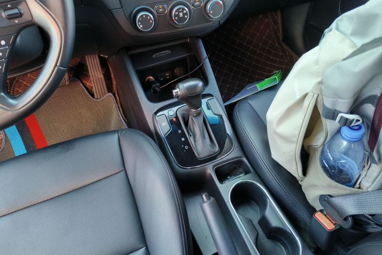 起亚K3 2016款 1.6L 自动GLS中控内饰18