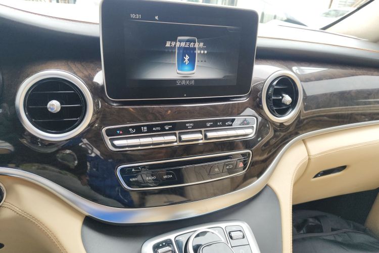 奔驰V级 2018款 V 260 L 尊贵加长版 国VI局部细节16