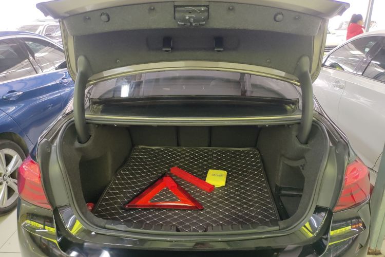 宝马3系 2019款 320Li 时尚型机舱底盘23