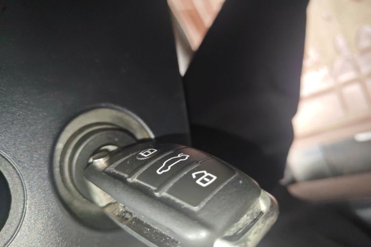 奥迪A1 2016款 30 TFSI Sportback Design风尚版中控内饰7001