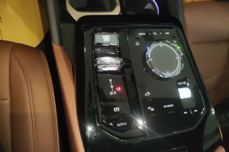 宝马5系 2024款 530Li 尊享型 M运动套装中控内饰18