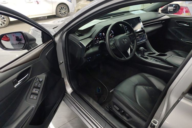 丰田 亚洲龙 2019款 2.0L 豪华版 国VI中控内饰20