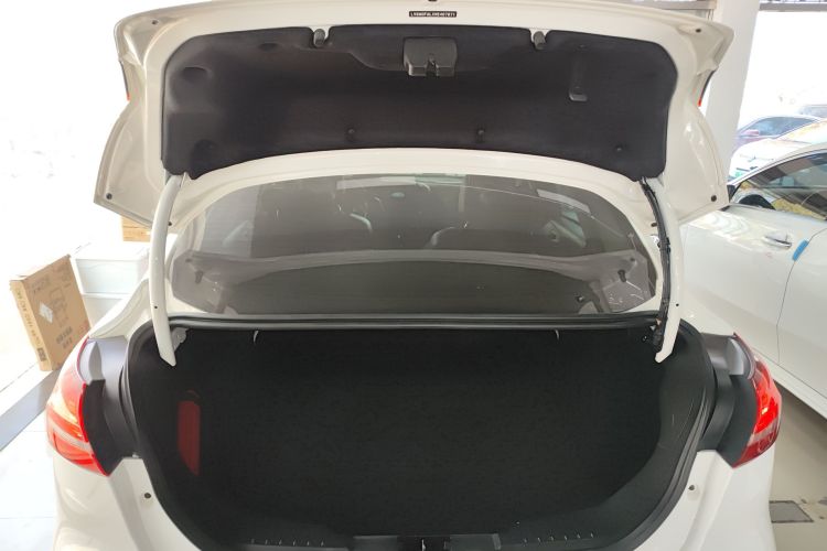 福特 福克斯 2017款 三厢 EcoBoost 180 自动精英型机舱底盘23