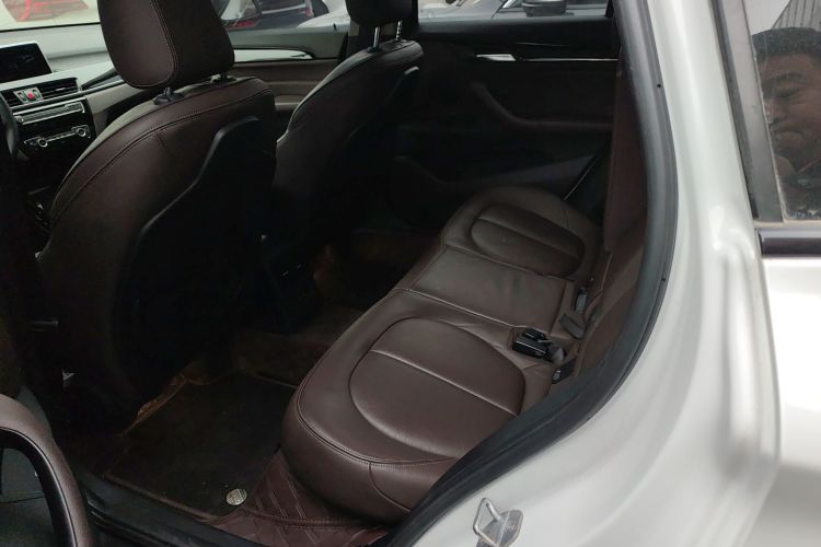 宝马X1 2019款 sDrive18Li 尊享型中控内饰21