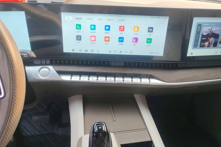 荣威RX9 2023款 2.0T 两驱优享版中控内饰16