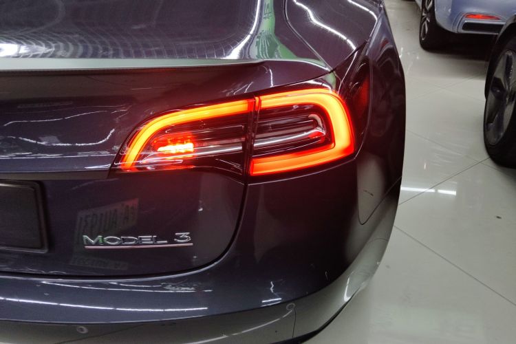 特斯拉 Model 3 2022款 Performance高性能全轮驱动版车身外观9