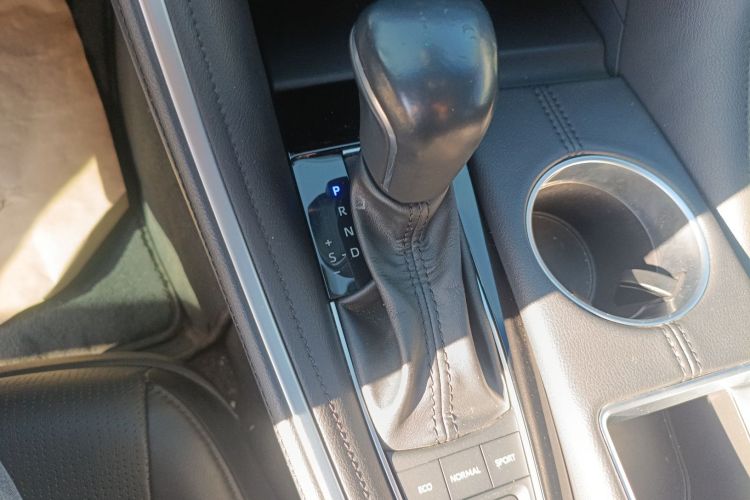 丰田 亚洲龙 2022款 双擎 2.5L XLE尊贵版中控内饰18