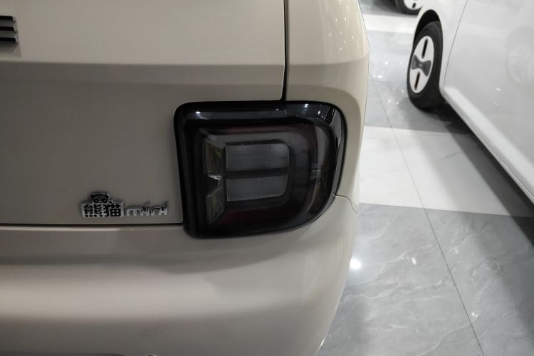 吉利银河 熊猫 2025款 210km 元气熊车身外观9