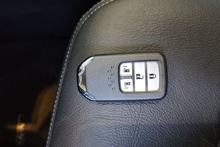 本田 艾力绅 2019款 2.0L 混动豪华版中控内饰7001