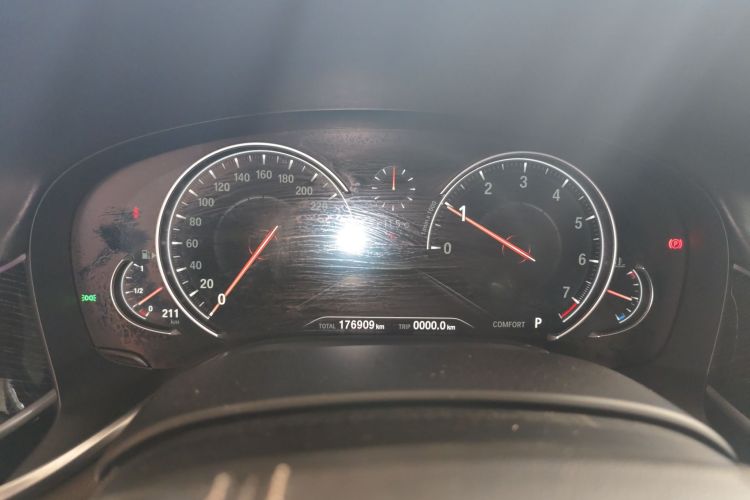 宝马7系 2018款 740Li 领先型 M运动套装中控内饰14