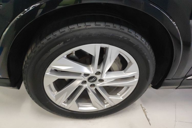 奥迪Q7 2021款 45 TFSI quattro S line运动型车身外观6007