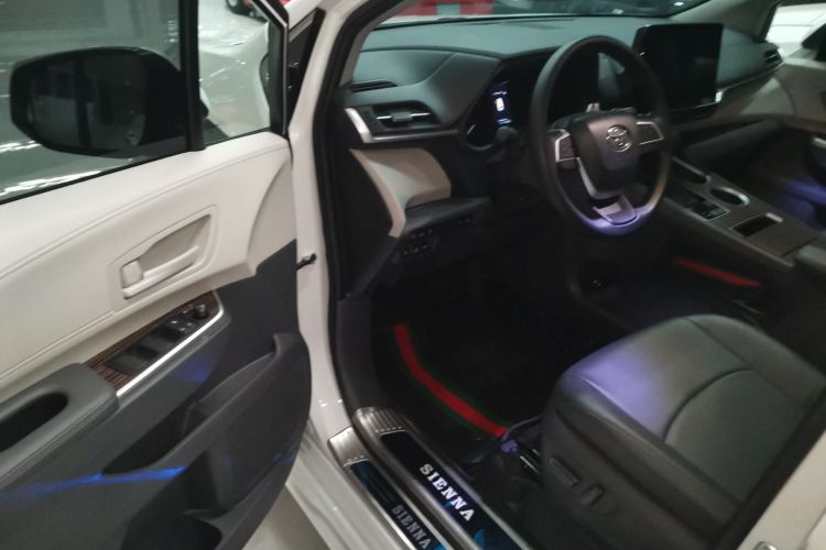 丰田 赛那SIENNA 2023款 2.5L混动 舒适版中控内饰20