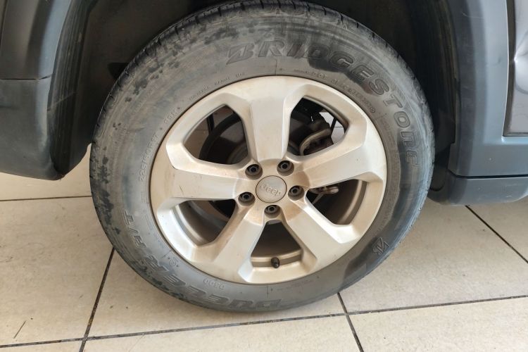 Jeep 指南者 2020款 220T 自动领先版车身外观6008