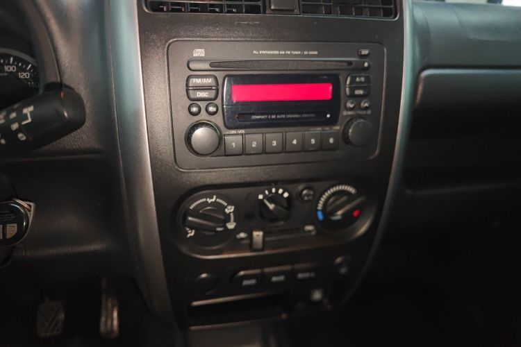 铃木 吉姆尼 2015款 1.3 MT JLX局部细节16