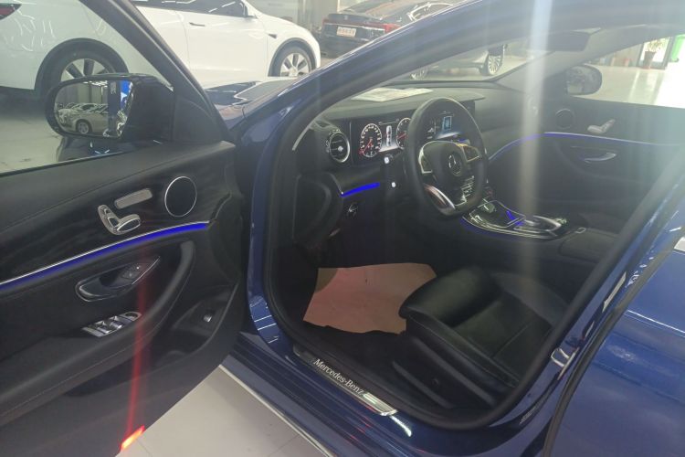 奔驰E级 2016款 E 200 L 运动型中控内饰20