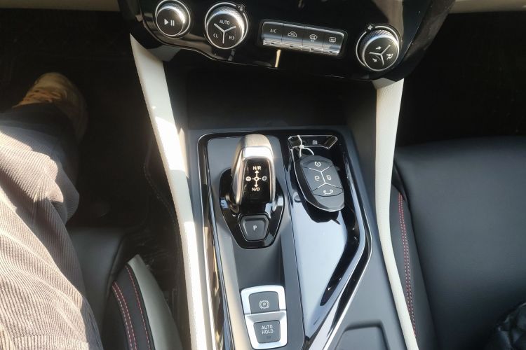 领克02 2021款 1.5TD DCT两驱耀 冠军版中控内饰18