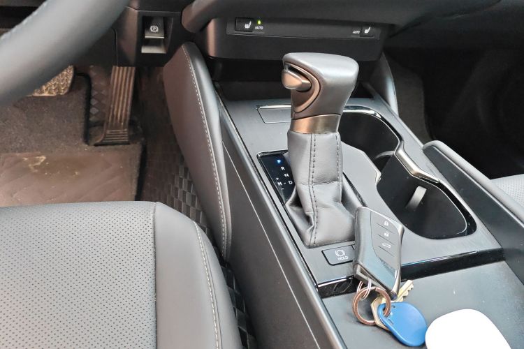 雷克萨斯ES 2023款 200 卓越版中控内饰18