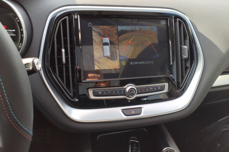 捷途X70 2020款 1.5T 手动智行版 7座中控内饰16