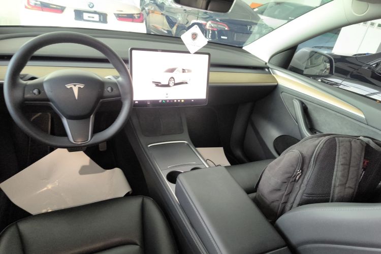 特斯拉 Model Y 2022款 后轮驱动版中控内饰16