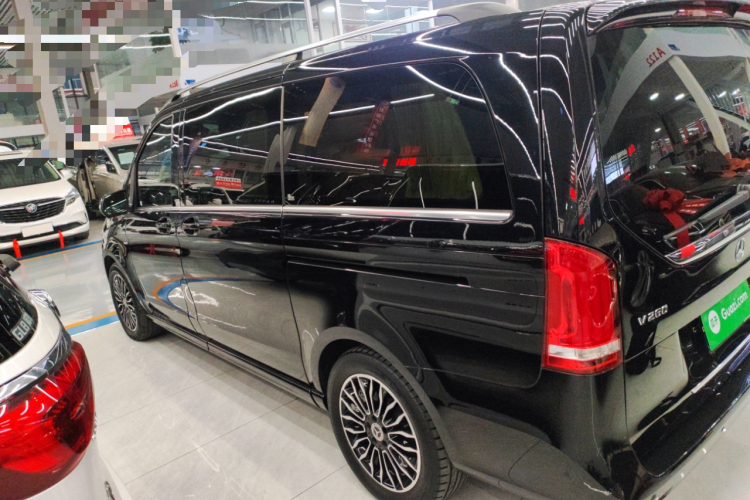 奔驰V级 2018款 V 260 尊贵版 国VI车身外观4