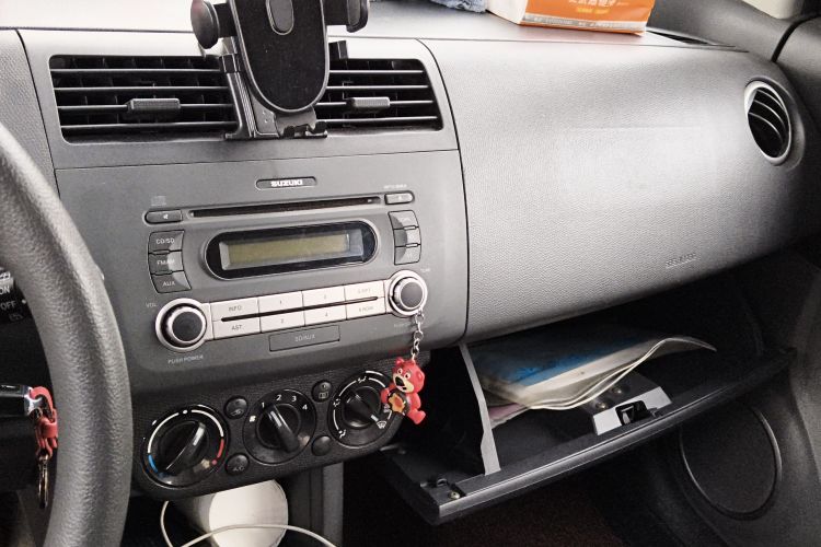 铃木 雨燕 2015款 1.5L 手动限定版中控内饰16