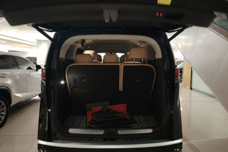 腾势D9 2024款 DM-i 980 四驱尊荣型机舱底盘23